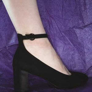 Really good condition ankle strap heel